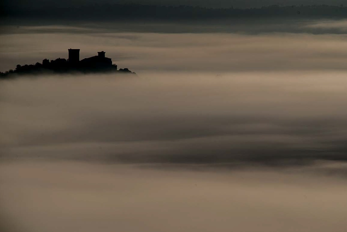 A néboa e o castelo. Brais Lorenzo